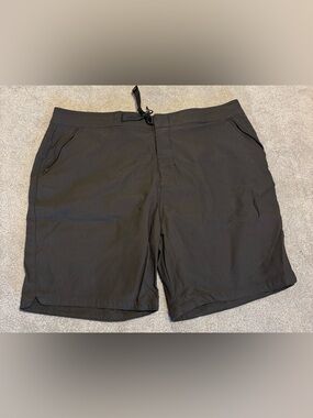 Prana Men’s shorts - like new size 38